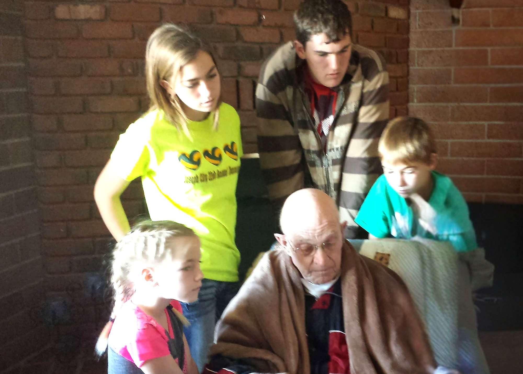 Vicky's children with her father before he passed